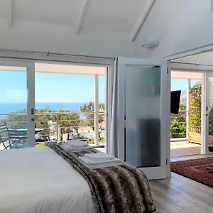 bright-camps-bay-loft-with-stunning-views-and-shared-pool.hotels-capetown.com/